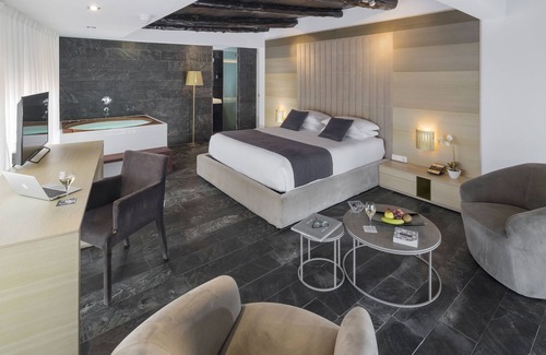 San Antonio Bay Hotel | Discover Hotel Boutique Ses Pitreras: 4-Star Paradise Awaits