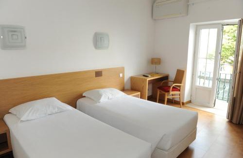 Vila do Conde Hotel | Hotel Brazão: Family-Friendly Stay with Top Ratings!