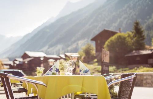 Blatten Hotel | Discover Hotel Breithorn: Pet-Friendly with Top Reviews!