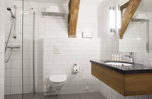 Alesund Hotel | Experience Hotel Brosundet: 4-Star Stay with Spa and Dining