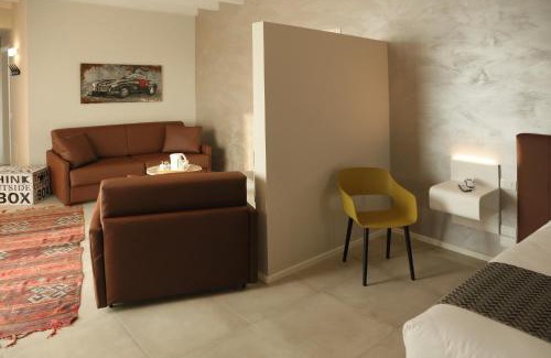 Peschiera del Garda Hotel | Exceptional Hotel Buena Onda: Oceanfront with Pool & Dining