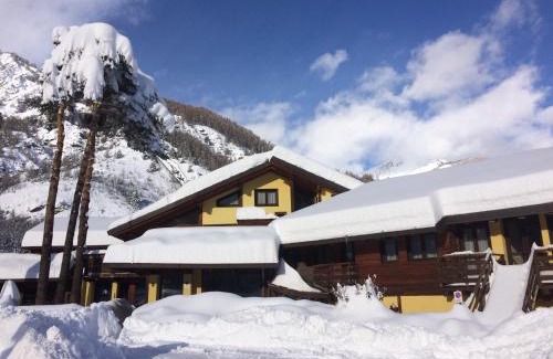Bardonecchia Hotel | Discover Hotel Cà Fiore: Oceanfront Bliss Awaits You