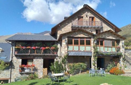 Montanuy Hotel | Discover Comfort at Hotel Ca de Graus - Rated 9/10!