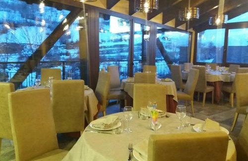 Montanuy Hotel | Discover Comfort at Hotel Ca de Graus - Rated 9/10!