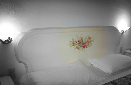Calzaiolo Hotel | Discover Hotel Calzaiolo: Family-Friendly & Breakfast Included