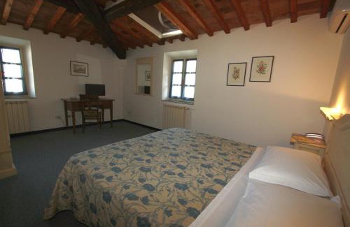 Calzaiolo Hotel | Discover Hotel Calzaiolo: Family-Friendly & Breakfast Included