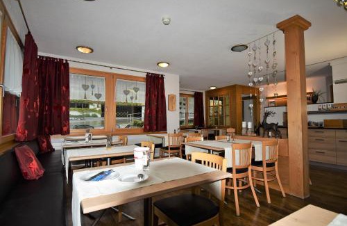 Grindelwald Hotel | Pet-Friendly Hotel Cabana: Top-Rated Oceanfront Retreat