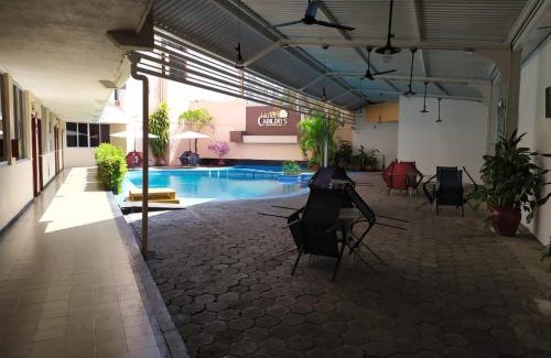 Tapachula Hotel | Relax at Hotel Cabildos: 4-Star Comfort with Pool & Breakfast