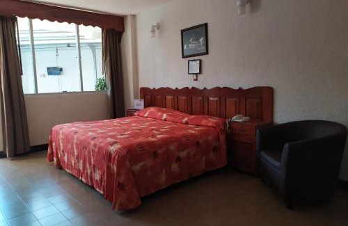 Tapachula Hotel | Relax at Hotel Cabildos: 4-Star Comfort with Pool & Breakfast