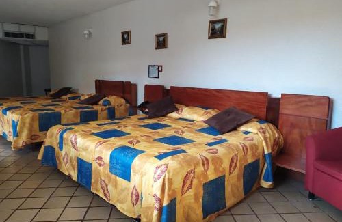 Tapachula Hotel | Relax at Hotel Cabildos: 4-Star Comfort with Pool & Breakfast