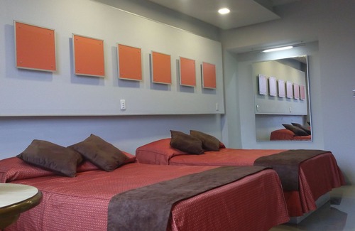 Tapachula Hotel | Discover Hotel Cabildos: Family-Friendly with Pool & Spa
