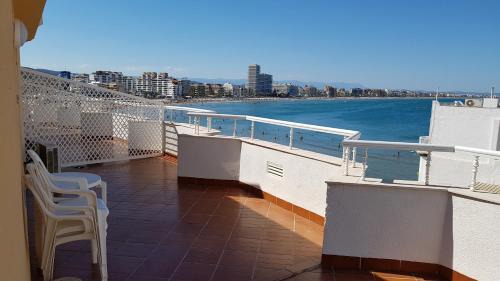 Peniscola Old Town Hotel | Relax at Hotel Cabo de Mar with Oceanfront Views & Breakfast