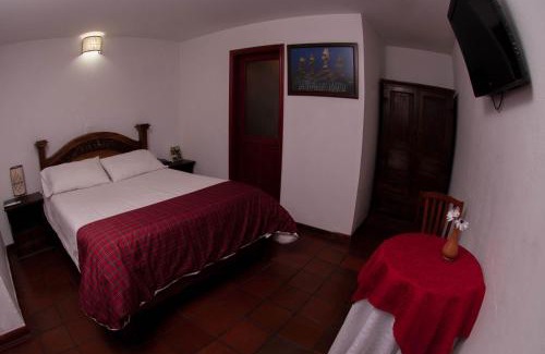 Zipaquira Hotel | Cozy Hotel Cacique Real: Rated 9/10 with Hot Tub & Dining
