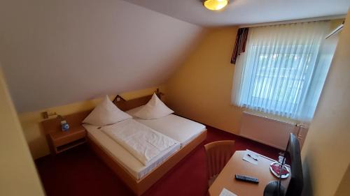 Burglengenfeld Bed & Breakfast | Cozy Stay at Hotel-Café 3 Kronen - Rated 8.1/10