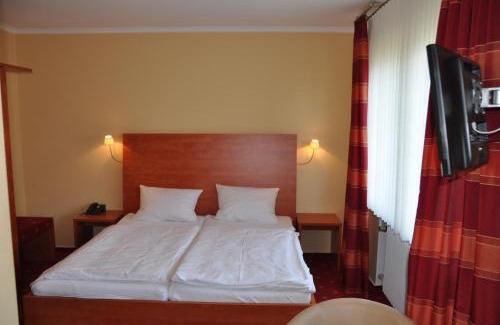 Kueser Plateau Hotel | Family-Friendly Getaway at Hotel Café Ernst with Dining Options