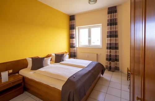 Mainz-Bingen Hotel | Hotel Café Nahetal: Family-Friendly Stay with Breakfast