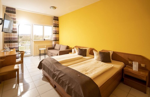 Mainz-Bingen Hotel | Hotel Café Nahetal: Family-Friendly Stay with Breakfast