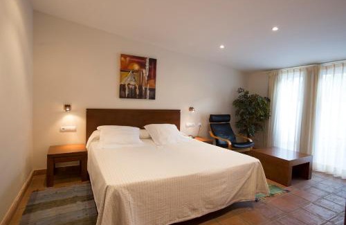 Ulldecona Hotel | Oceanfront Bliss at Hotel Cal Naudi - 4-Star Retreat