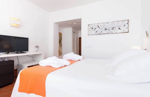 Las Negras Hotel | Discover Hotel Calachica Cabodegata with Pool & Spa Amenities