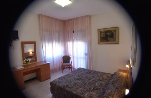 Quartu Sant'Elena Hotel | Discover Hotel Califfo: Oceanfront Retreat with Pool