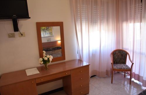 Quartu Sant'Elena Hotel | Discover Hotel Califfo: Oceanfront Retreat with Pool