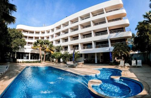 Margarita Island Hotel | Relax at Hotel California Playa El Yaque with Ocean Views