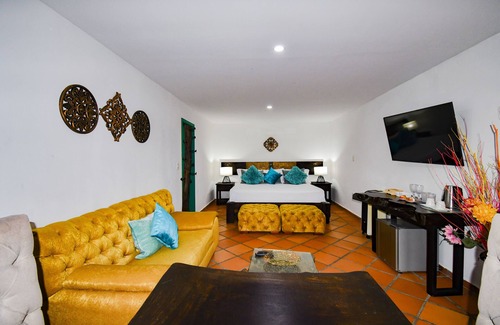 Pueblo Tapao Hotel | Relaxing Retreat at Hotel Campestre Café with Pool & Spa