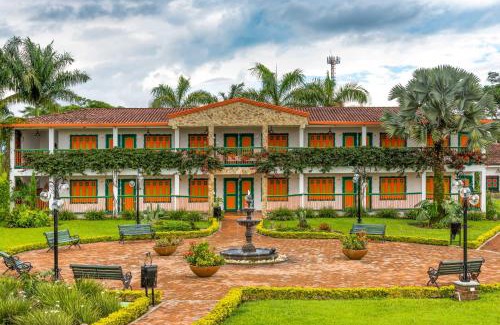 Pueblo Tapao Hotel | Discover Comfort at Hotel Campestre Cafe Cafe with Pool & Hot Tub