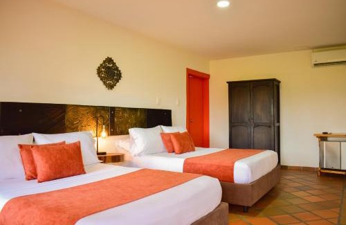 Pueblo Tapao Hotel | Discover Comfort at Hotel Campestre Cafe Cafe with Pool & Hot Tub