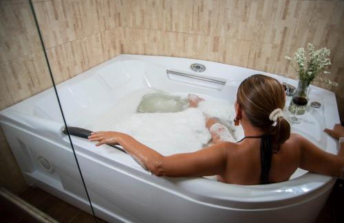 Arcabuco Hotel | Inviting Hotel Campestre La Periquera with Hot Tub & Breakfast