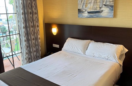 Castelldefels Hotel | Discover Hotel Canal Olimpic: Pool, Spa & Family-Friendly