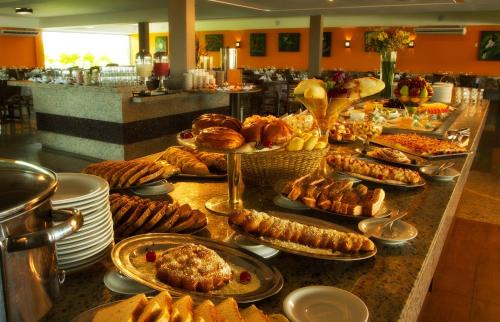 Maria Auxiliadora Hotel | Relax at Hotel Canarius de Gravatá with Pool & Spa