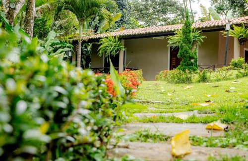 Baturite Hotel | Discover Hotel Cantinho das Flores: Pet-Friendly Retreat