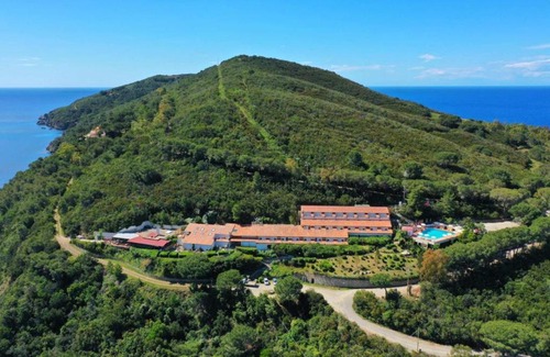 Lacona Hotel | Explore Hotel Capo Di Stella: Oceanfront Getaway Awaits