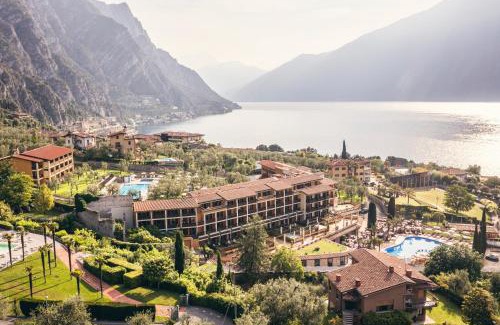 Limone sul Garda Hotel | Hotel Caravel: Oceanfront Escape with Pool & Hot Tub