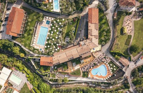 Limone sul Garda Hotel | Hotel Caravel: Oceanfront Escape with Pool & Hot Tub