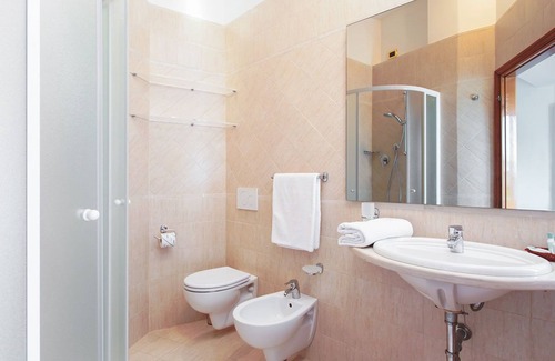 Valverde Hotel | Eco-Friendly Comfort at Hotel Caravelle with Pool & Spa
