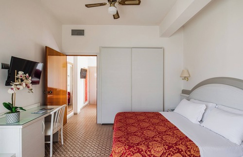 Valverde Hotel | Eco-Friendly Comfort at Hotel Caravelle with Pool & Spa