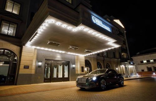 Carmel Hotel | Elegant Hotel Carmichael: Pet-Friendly & Family-Oriented Stay