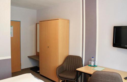Bad Elster Hotel | Discover Comfort at Hotel Carolaruh: Pet-Friendly Retreat
