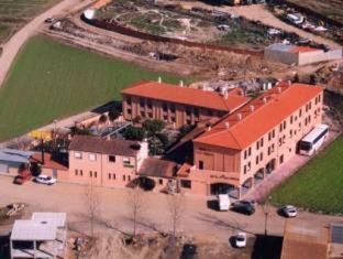 Villaralbo Hotel | Cozy Hotel Casa Aurelia: Pet Friendly with Great Amenities