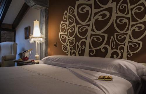 Santillana del Mar Hotel | Discover Hotel Casa del Marqués: 5-Star Family Retreat