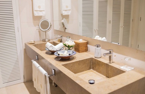 Centro Hotel | Experience Unmatched Comfort at Hotel Casa Don Sancho