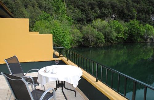 Penamellera Alta Hotel | Discover Comfort at Hotel Casa Julián with Hot Tub & Dining