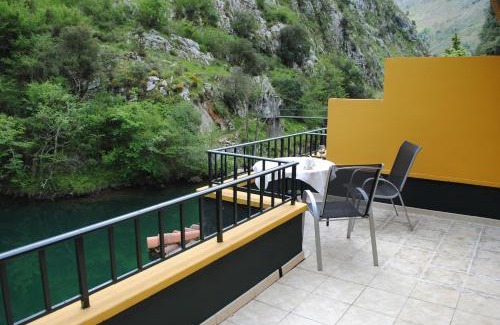 Penamellera Alta Hotel | Discover Comfort at Hotel Casa Julián with Hot Tub & Dining