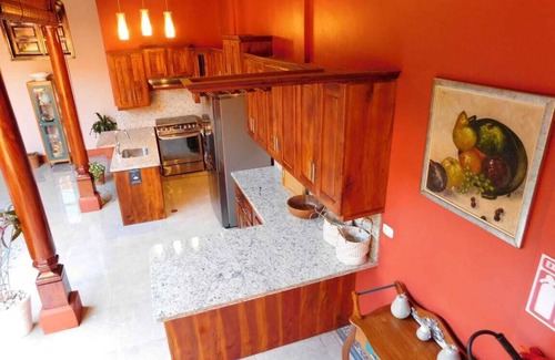 Granada House | Discover Comfort at Hotel Lester: Relaxation Awaits!