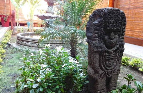 Granada House | Discover Comfort at Hotel Lester: Relaxation Awaits!