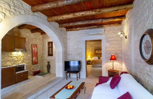 Old Town Rethymnon Hotel | Unforgettable Stays at Hotel Casa Moazzo - 10/10 Rated!
