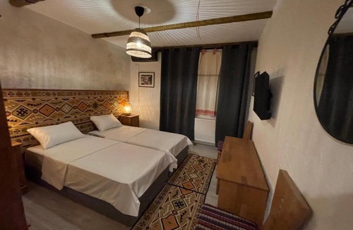 Otopeni Hotel | Comfortable Hotel Casa Romaneasca with Breakfast & More