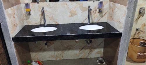 Kurla West Hostel | Budget-Friendly Hotel Casba 9 & Dormitory with Breakfast
